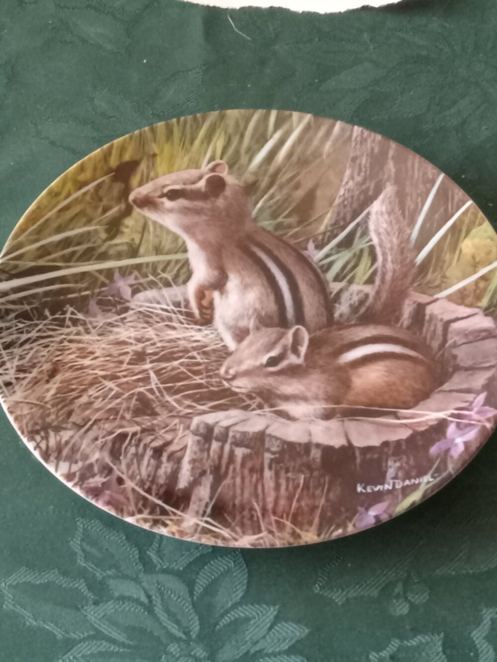 Kevin Daniels collectible plate "The Chipmunk" with certificate in box